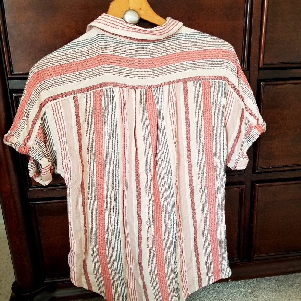 Universal Thread Button Down Top - Picture 2 of 2